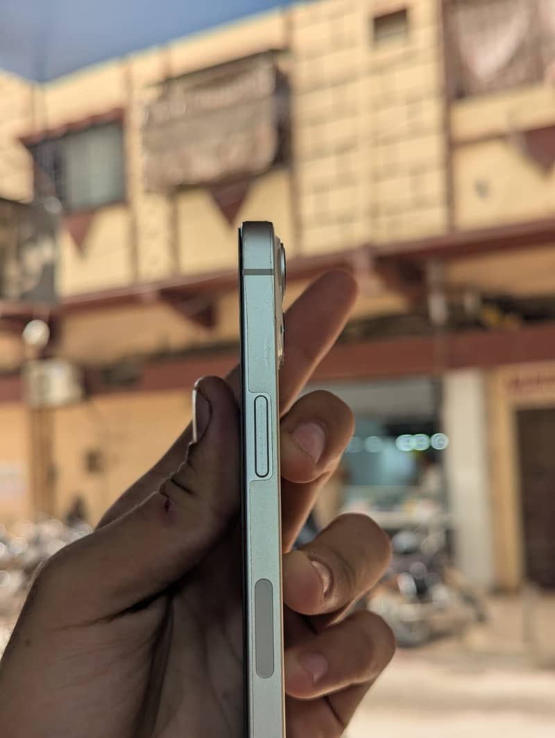 Apple iPhone 13 3
