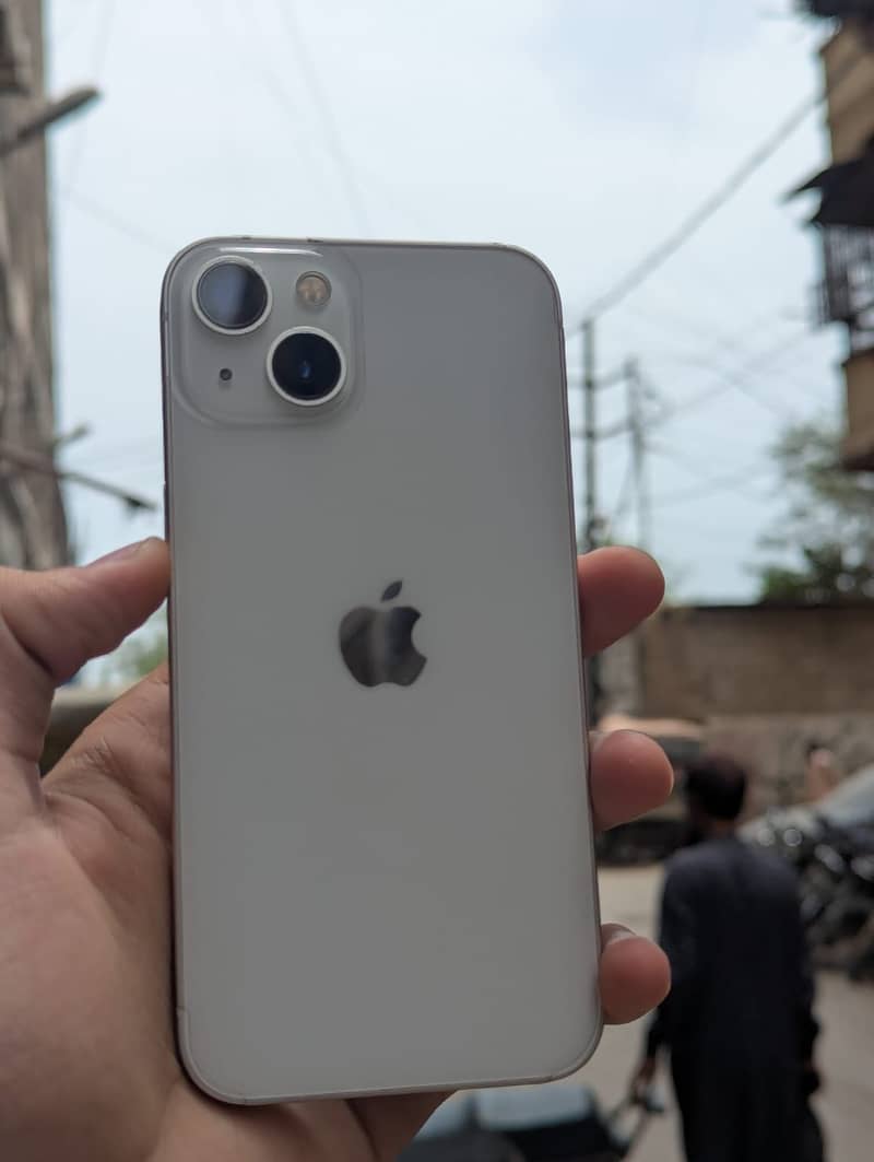 Apple iPhone 13 4