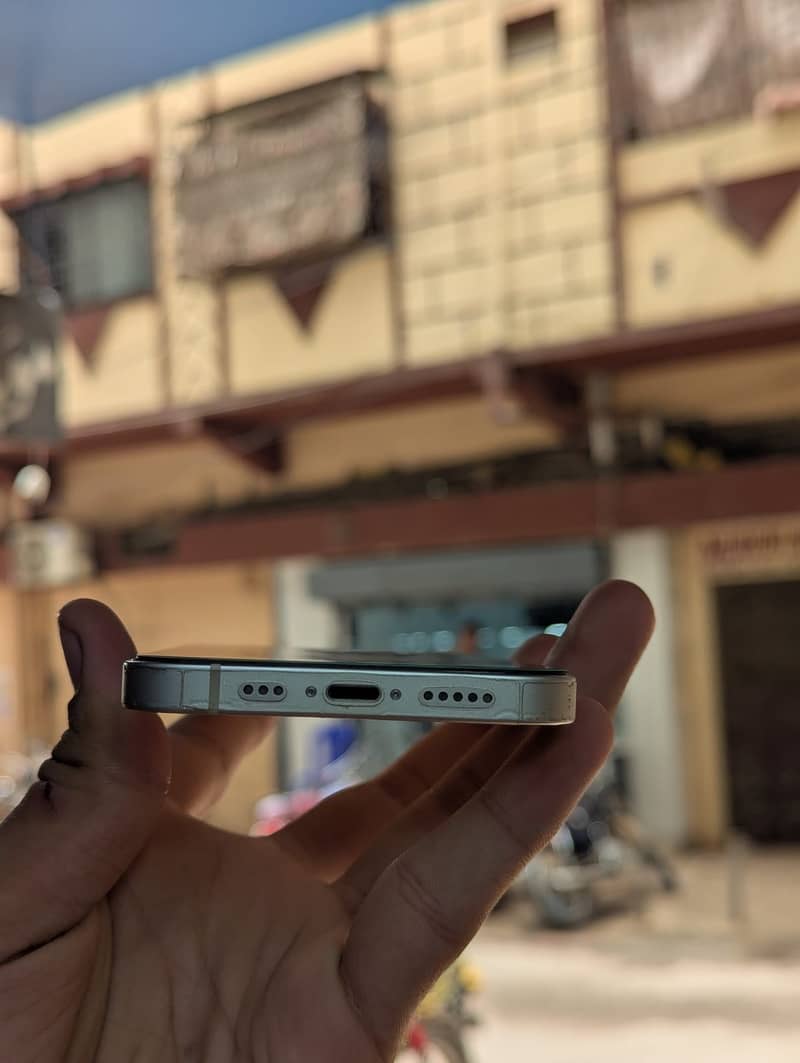 Apple iPhone 13 6