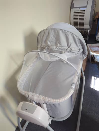 mastela 4 in 1 bassinet almost new good condition