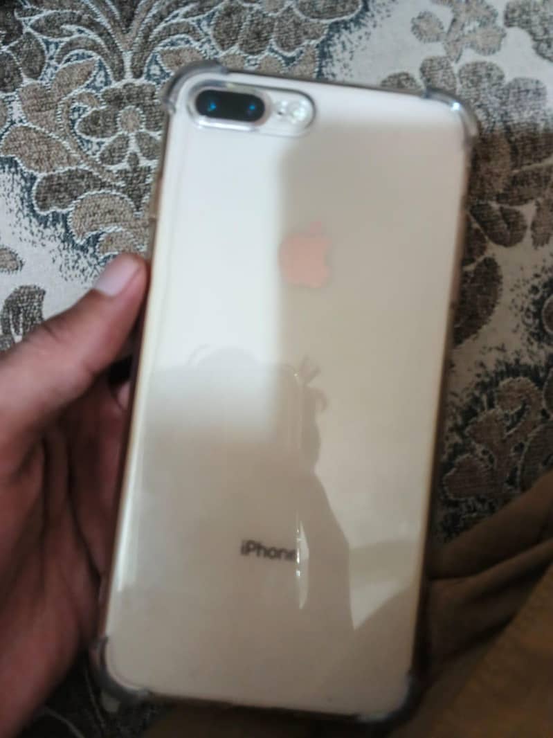 Apple iPhone 8 Plus 4