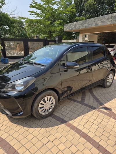 Toyota Vitz 2015