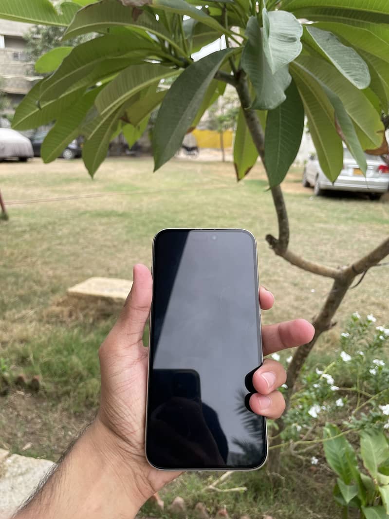 Apple iPhone 15 Pro Max 4