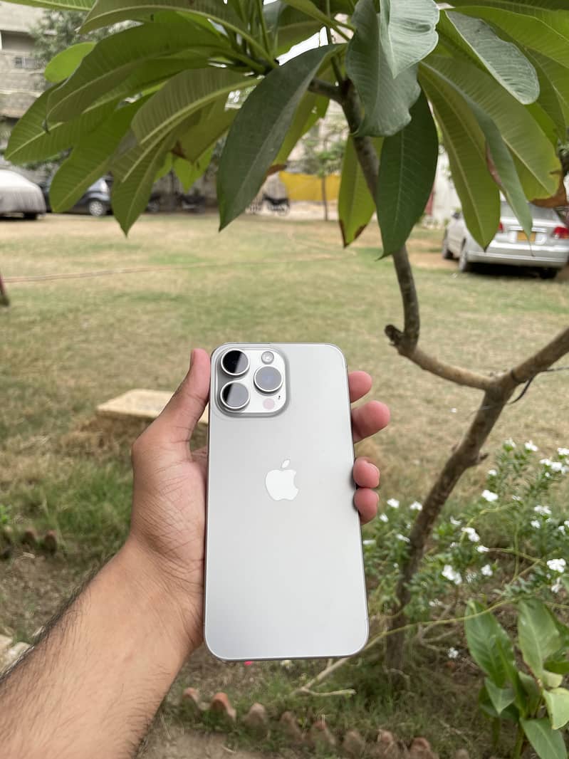 Apple iPhone 15 Pro Max 5