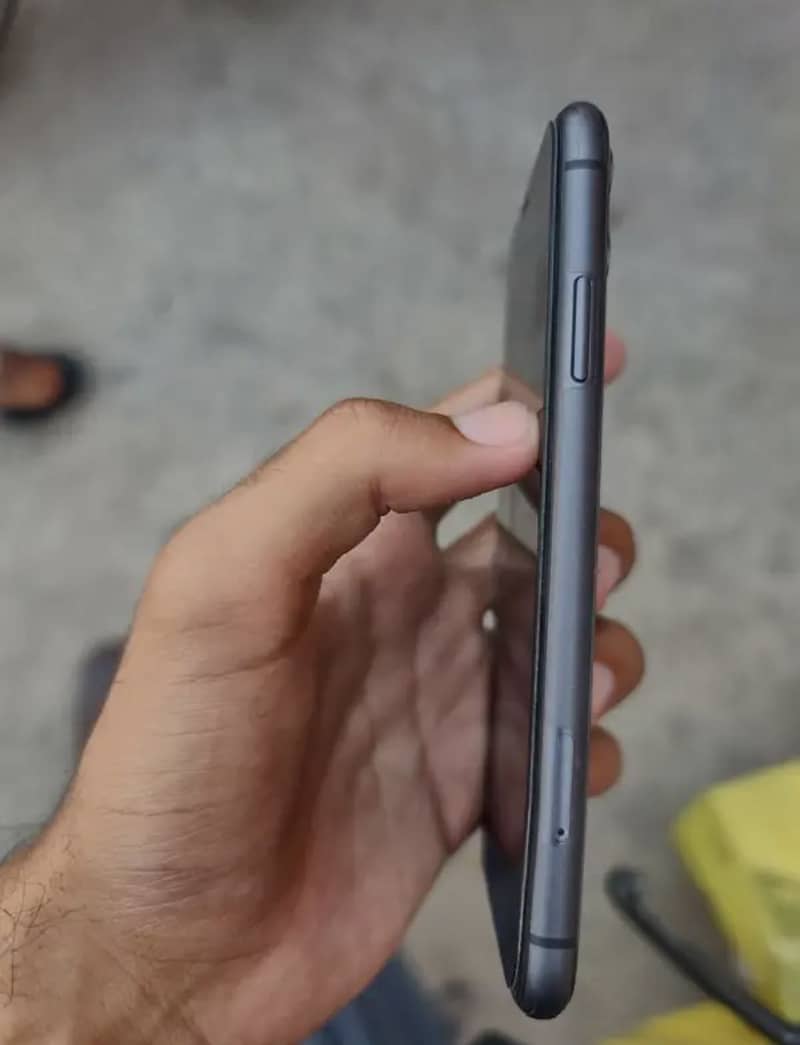 Apple iPhone 11 3