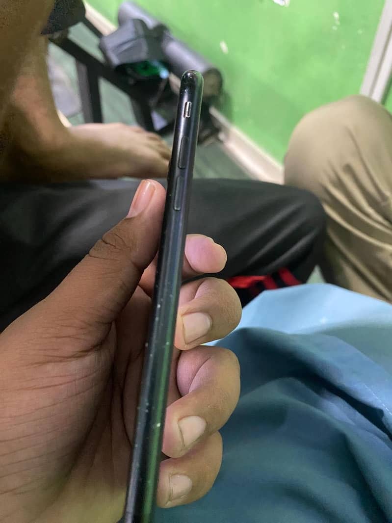 Apple iPhone 7 3