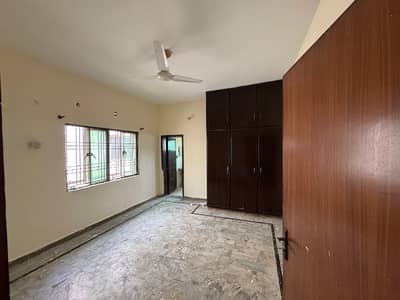 1 Kanal Upper Portion With 5 Bedrooms Near Emporium Mall JoharTown