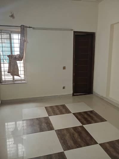 1 Kanal Upper Portion Near Expo Centre Only For Families With 5 BedRooms