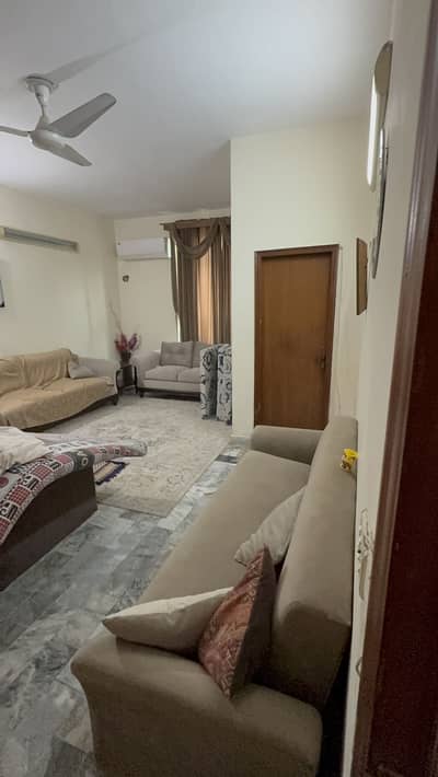 1 Kanal Upper Portion With 5 BedRooms Near Emporium Mall And Canal Road