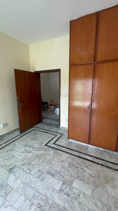 1 Kanal Upper Portion Only For Families With Separate Gate Near Emporium Mall And Expo Centre
