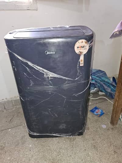 Midea floor standing AC with Stablizer