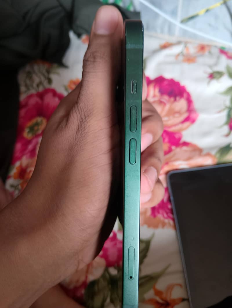 Apple iPhone 13 1