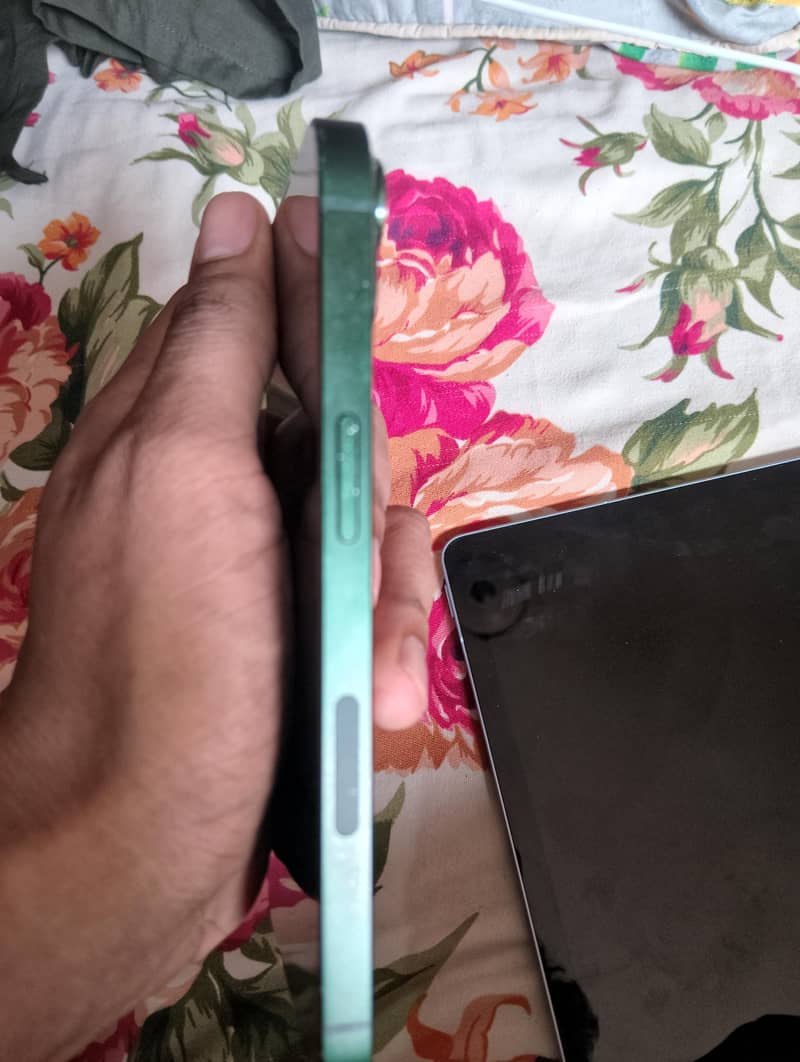Apple iPhone 13 2