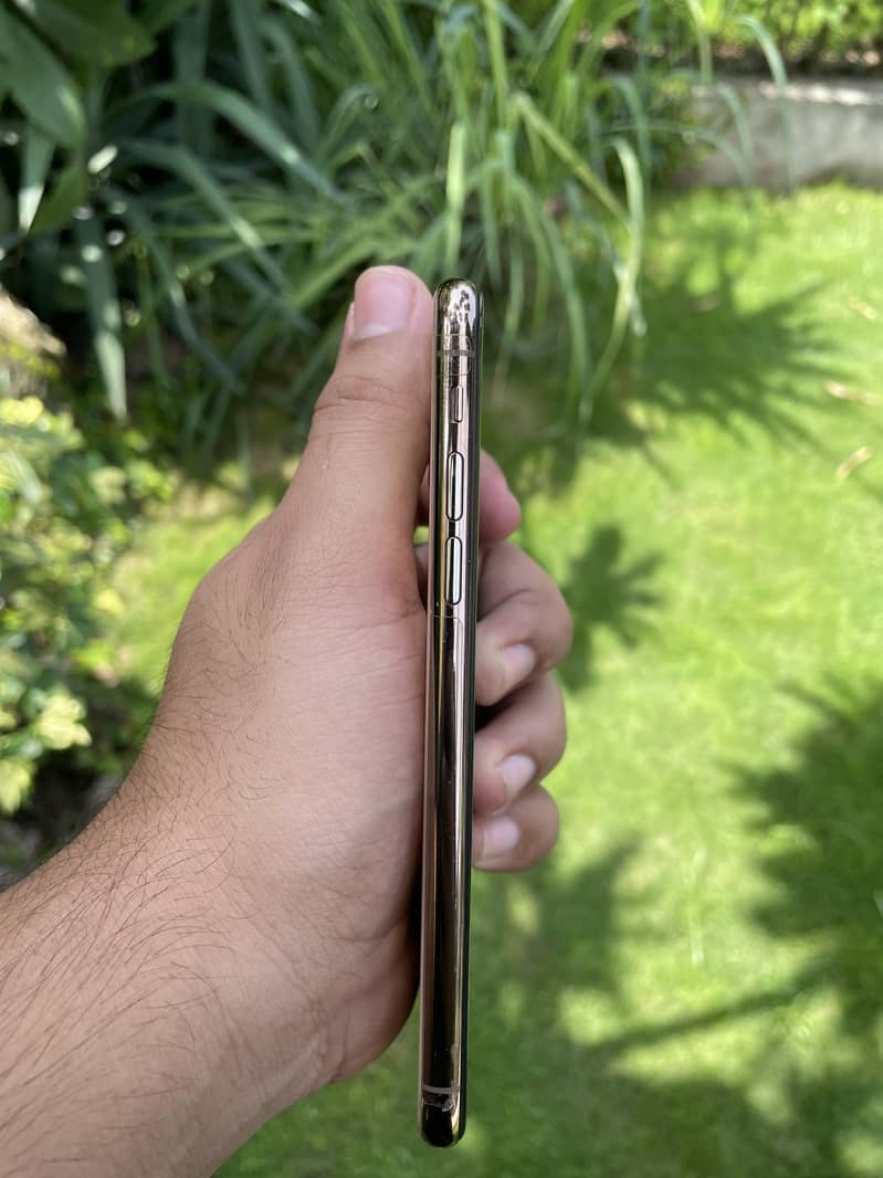 Apple iPhone XS 5