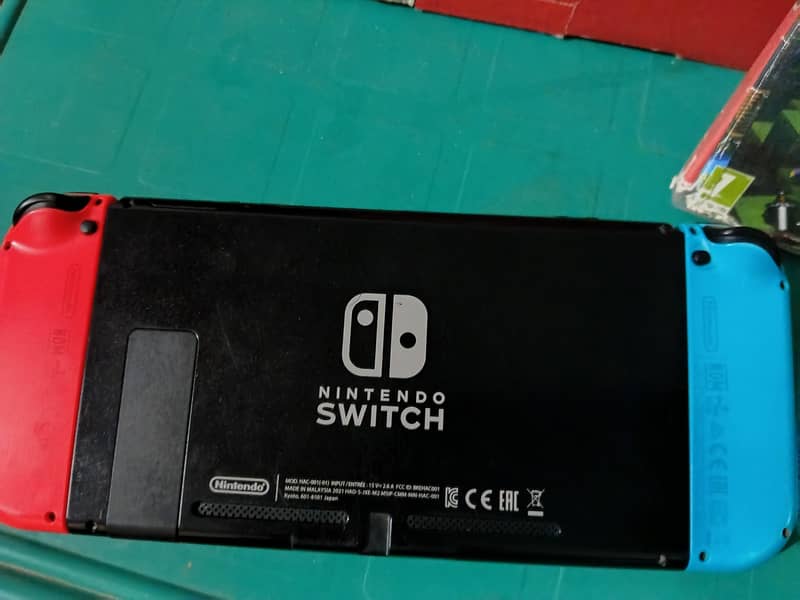 Nintendo Switch V2 Boxed Bundle with Minecraft 2