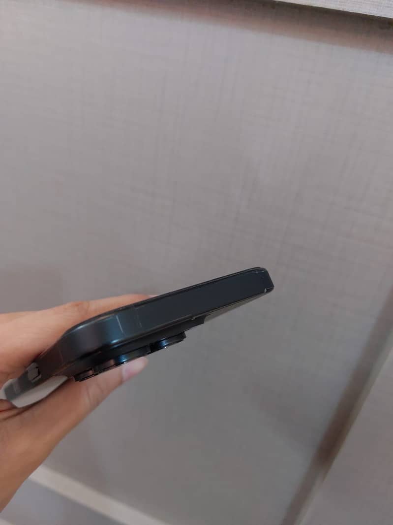 Apple iPhone 16 Pro 3