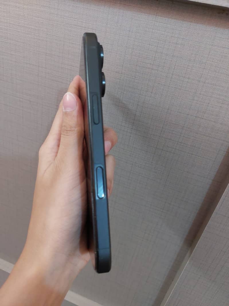 Apple iPhone 16 Pro 4