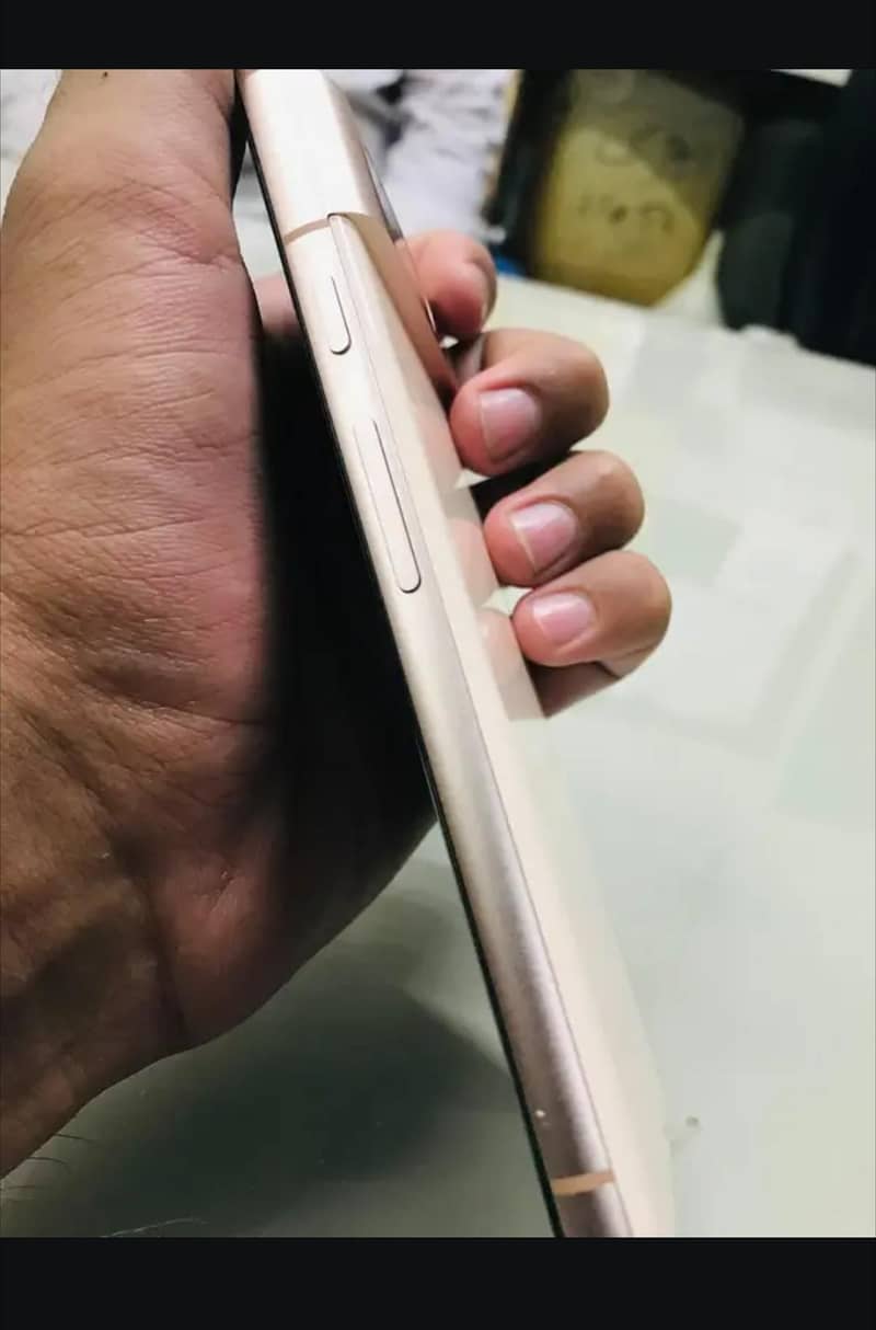 Google Pixel 8 4