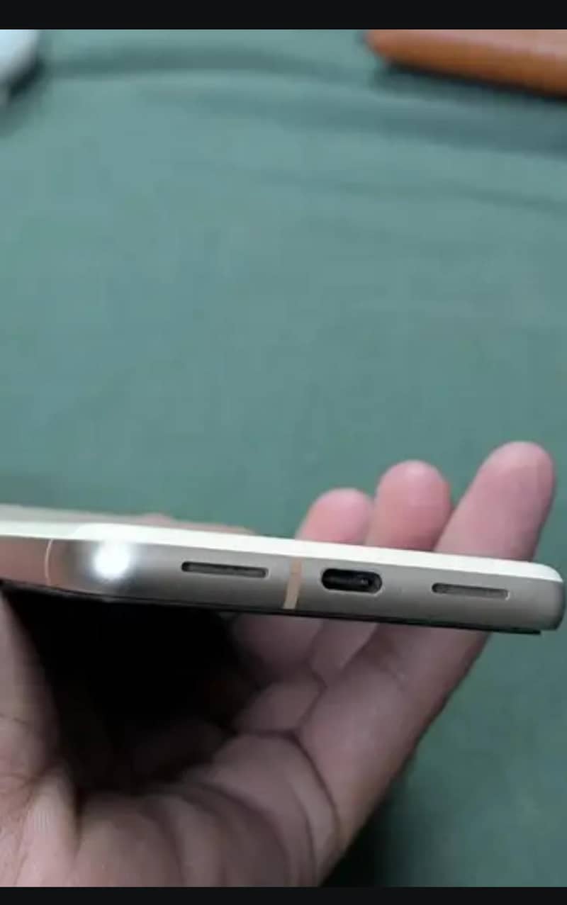Google Pixel 8 6