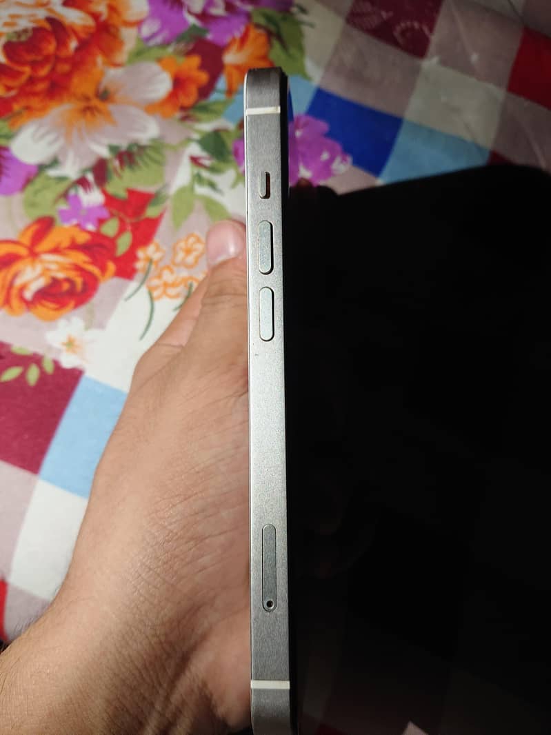 Apple iPhone 14 3