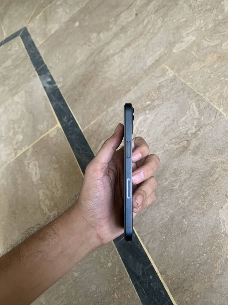 Apple iPhone 13 3