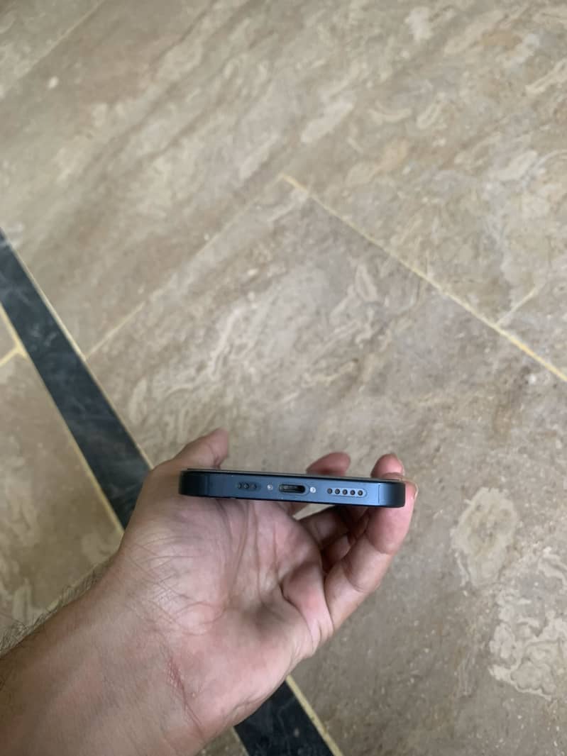 Apple iPhone 13 5