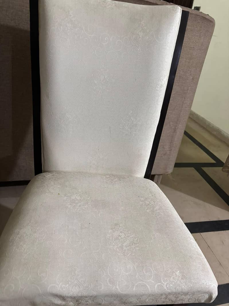 Dinning Table. 5