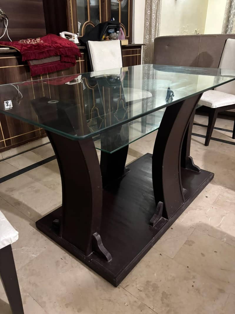Dinning Table. 7