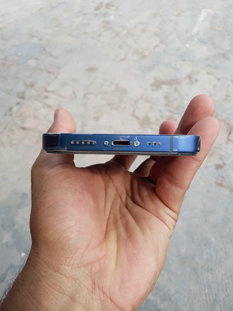 Apple iPhone 12 3