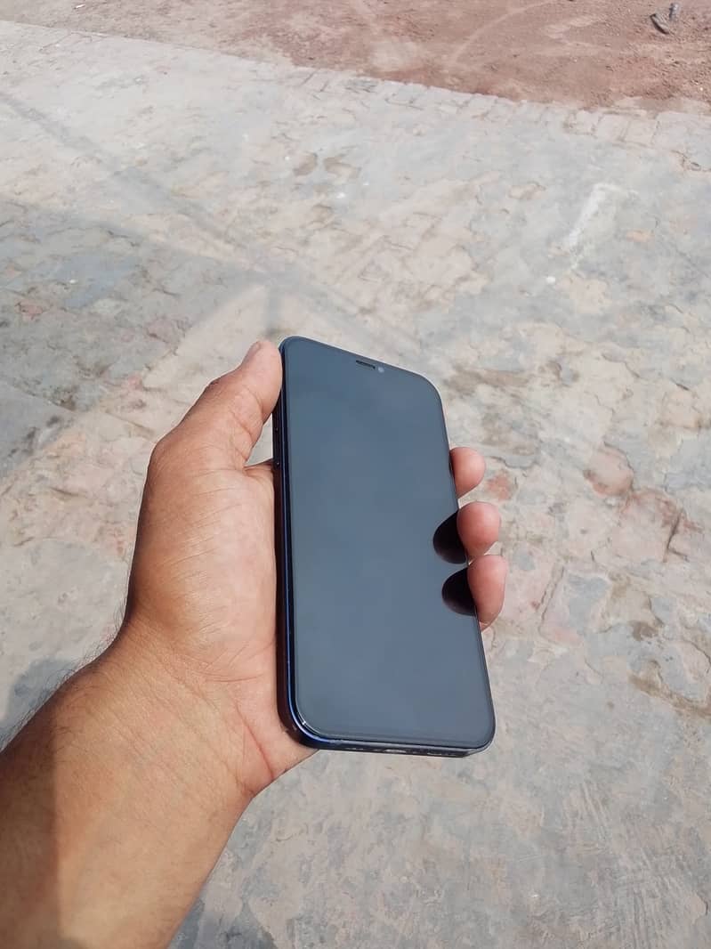 Apple iPhone 12 4