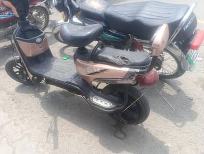 Used Electric Motorcycle Standing Position Batteries Expire