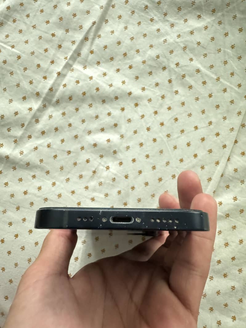 Apple iPhone 12 4