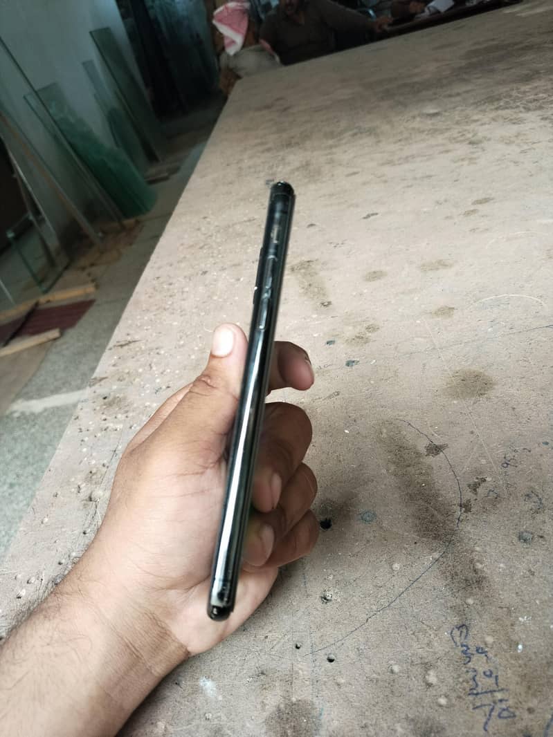 Apple iPhone X 3