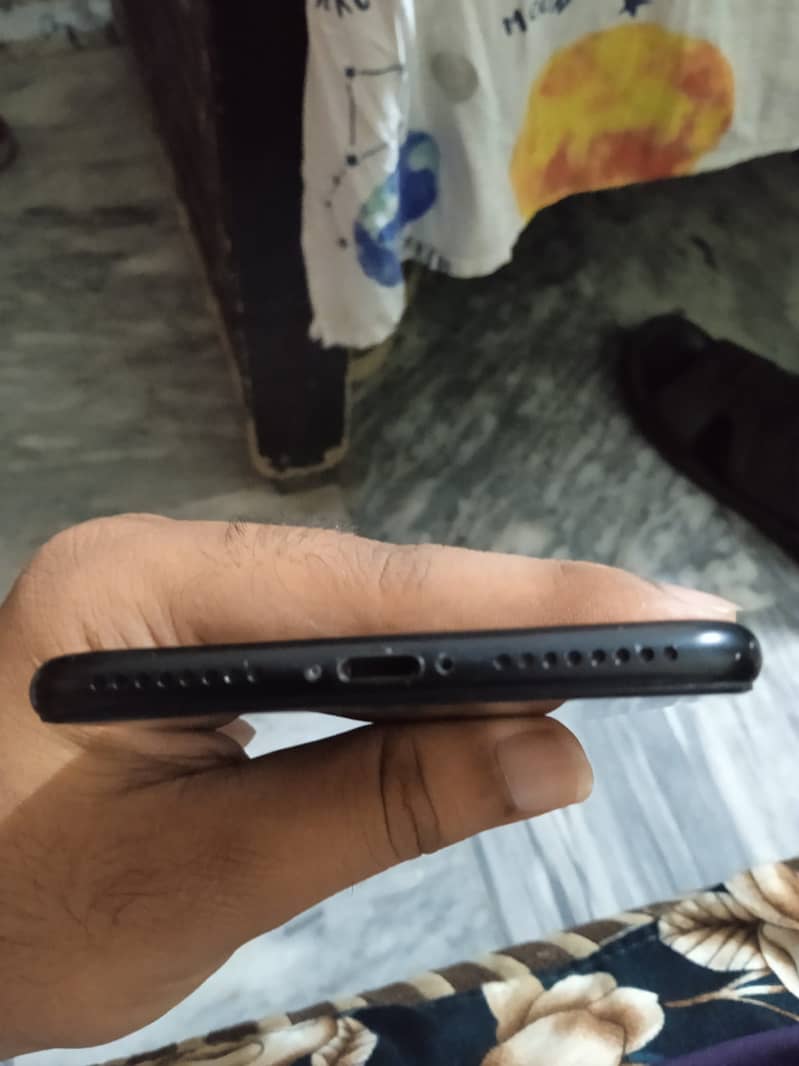 Apple iPhone 7 Plus 6