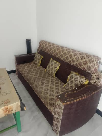 5seater sofa set with five cushions