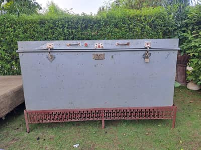 Trunk with stand