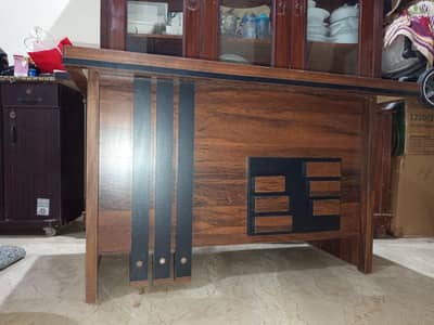 office table with a brand new condition