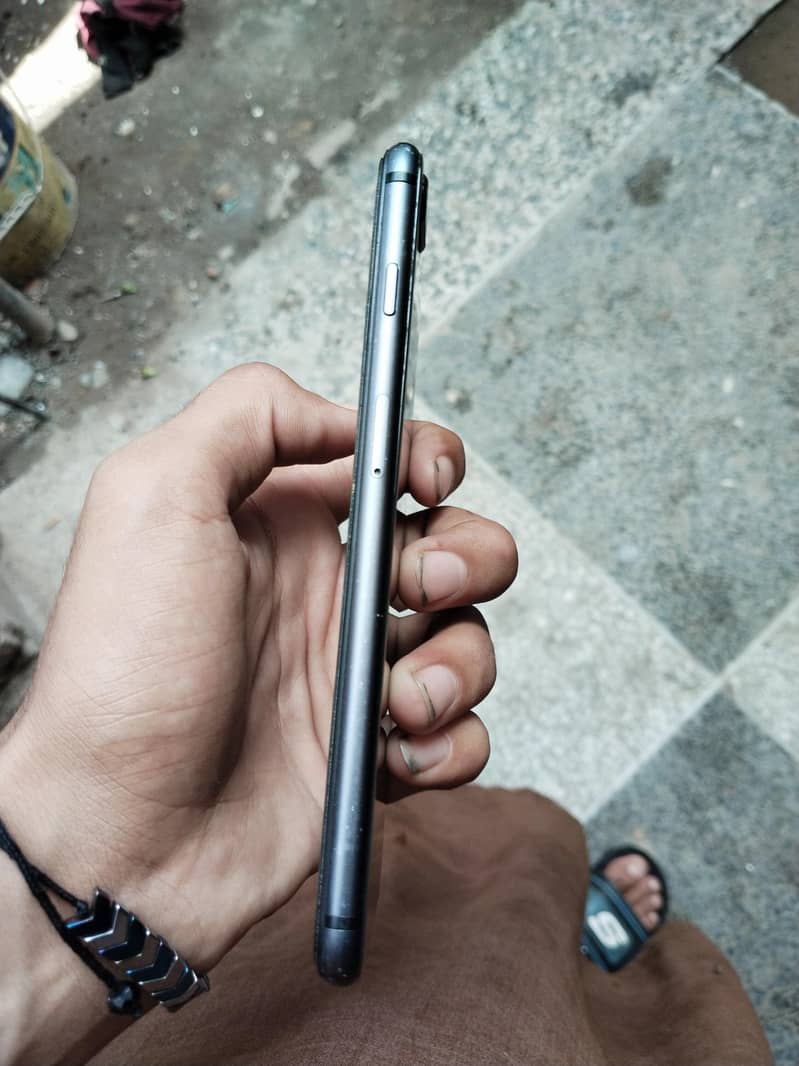 Apple iPhone 8 Plus 1