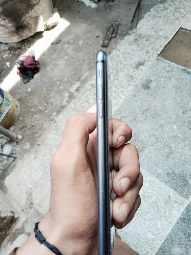 Apple iPhone 8 Plus 3