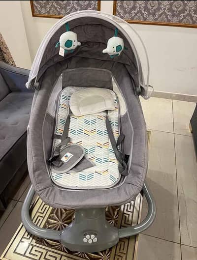 Mastela Electric Baby Rocking Bassinet/Sleeper