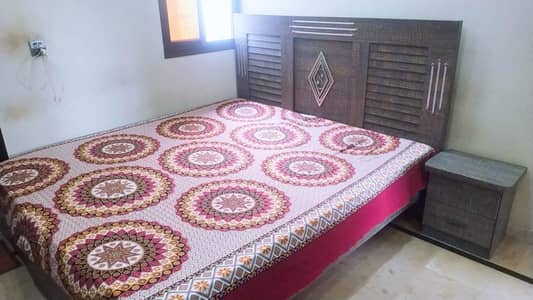queen size bed with side table