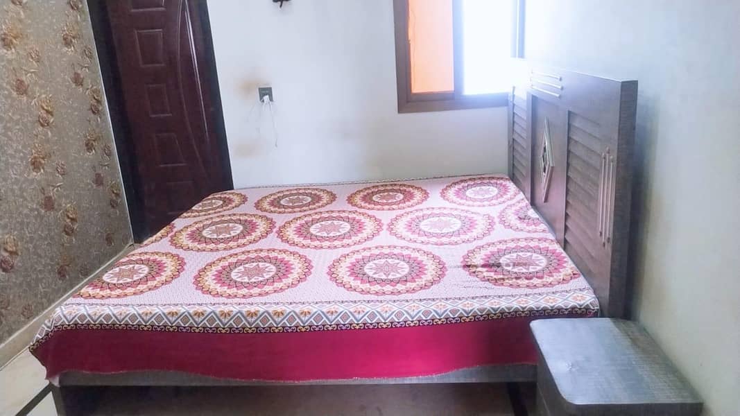 queen size bed with side table 1