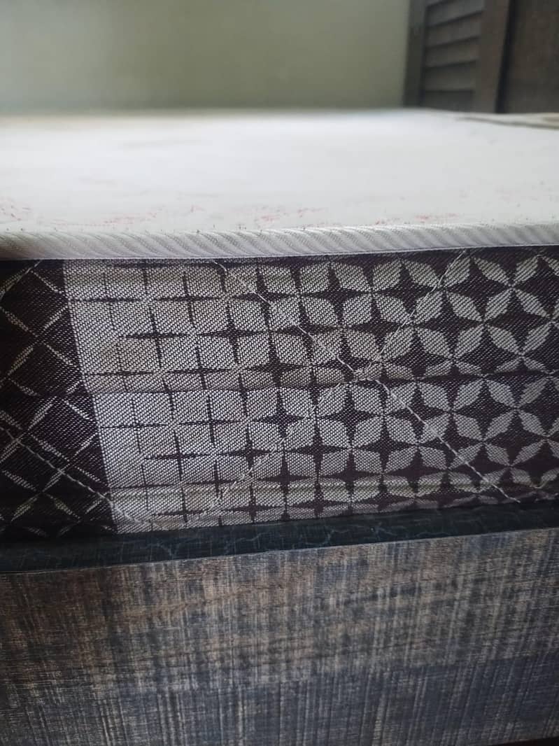 queen size bed with side table 3