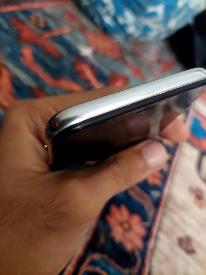 Apple iPhone X 4