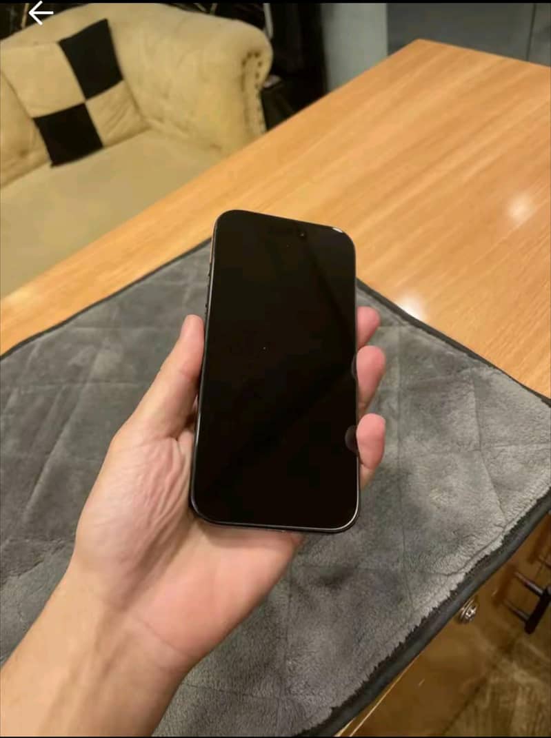 Apple iPhone 16 Pro 1