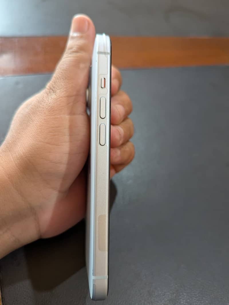 Apple iPhone 15 6