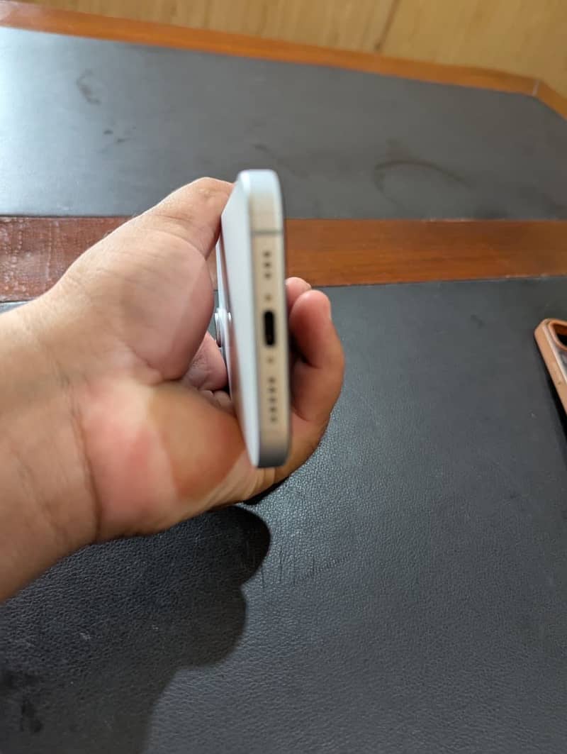 Apple iPhone 15 7