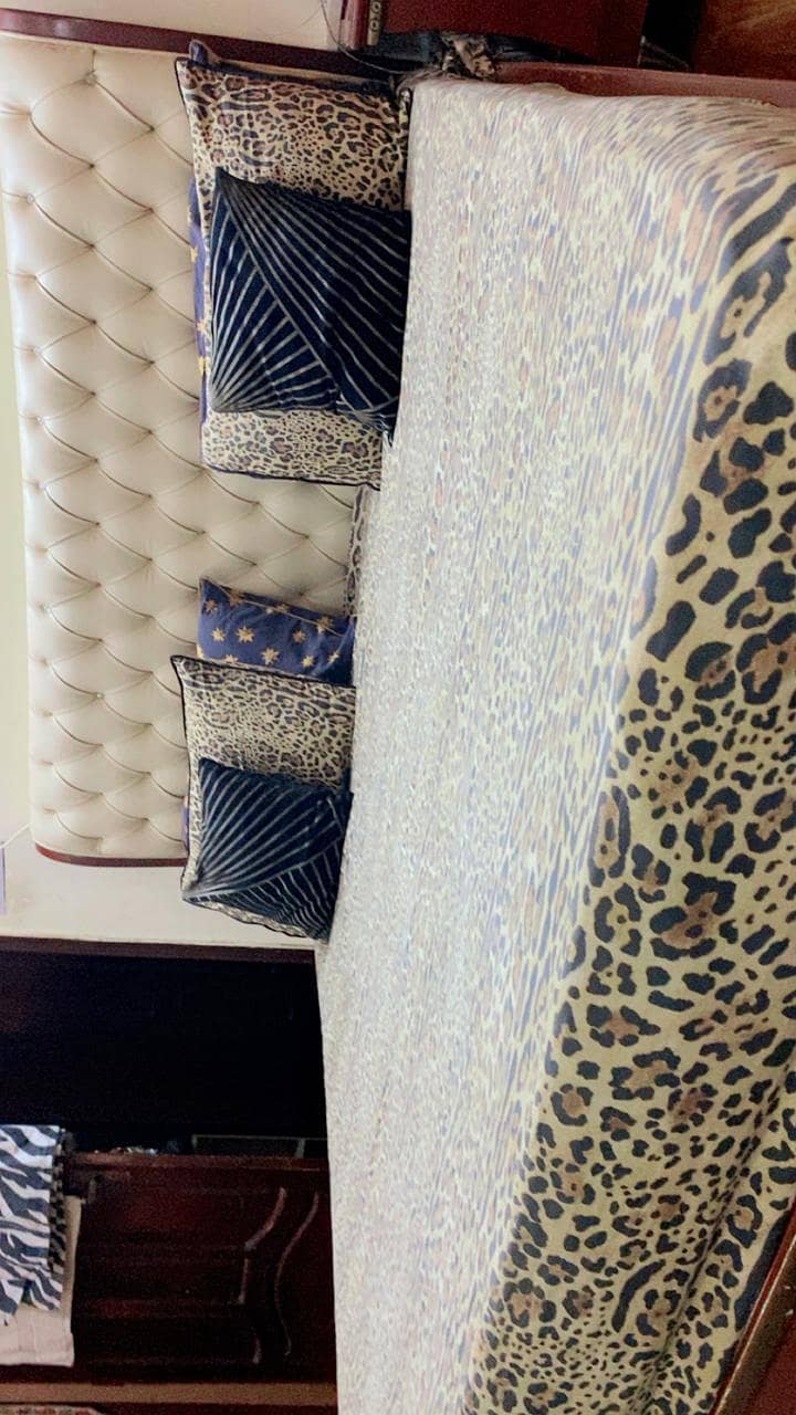 king size bed 0
