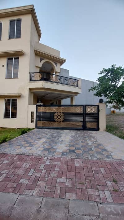 9 Marla House For Sale In The Perfect Location Of Bahria Enclave - Sector N