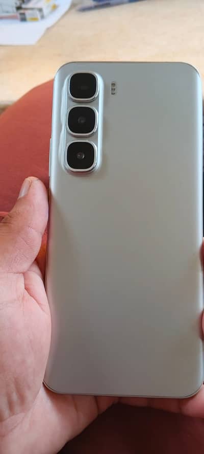 Infinix hot 60 pro plus 10/10 with box and charger